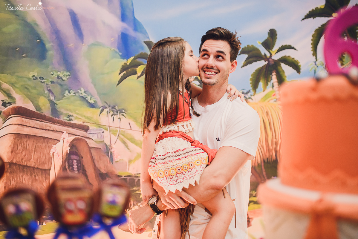 festa linda de menina no tema Moana, filme da Disney, by Camila Sarmento, festa chique feita na garagem de casa, m&atilde;e de menina, festa de menina 6 anos, doces by Julia Adami Cakes, t&aacute;ssila costa