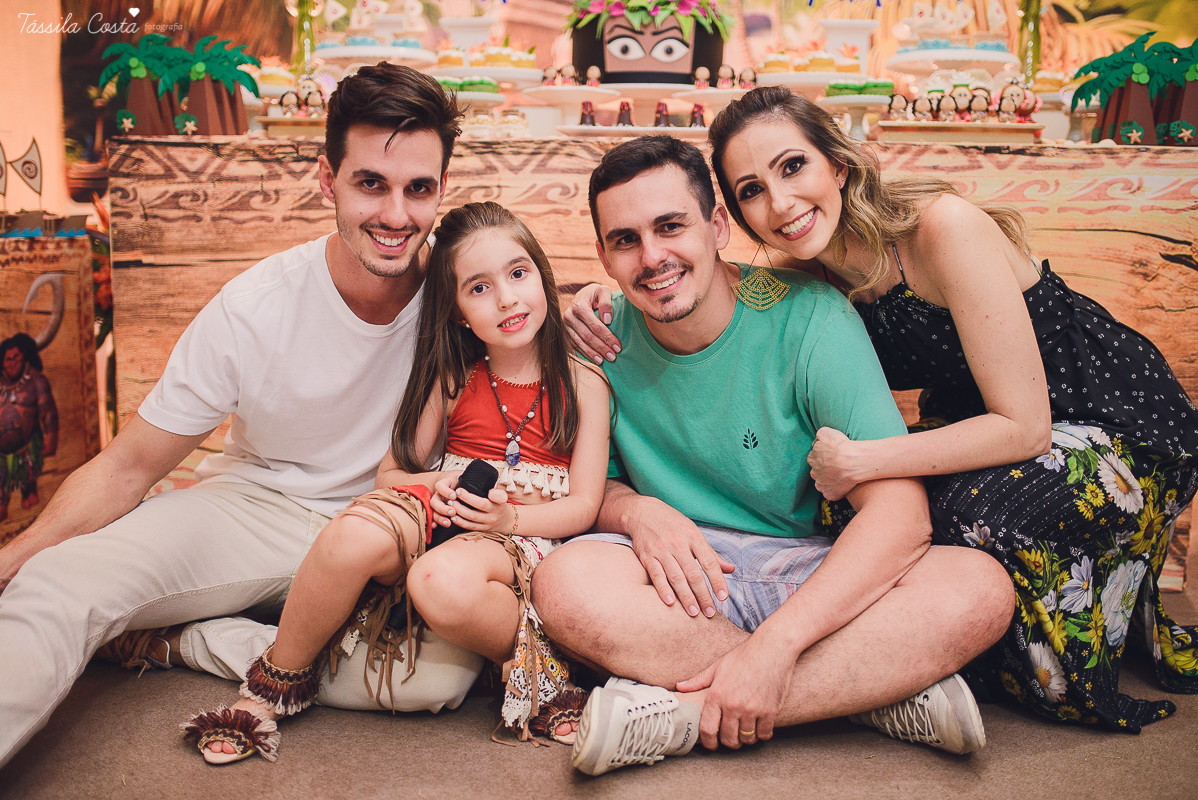 festa linda de menina no tema Moana, filme da Disney, by Camila Sarmento, festa chique feita na garagem de casa, m&atilde;e de menina, festa de menina 6 anos, doces by Julia Adami Cakes, t&aacute;ssila costa