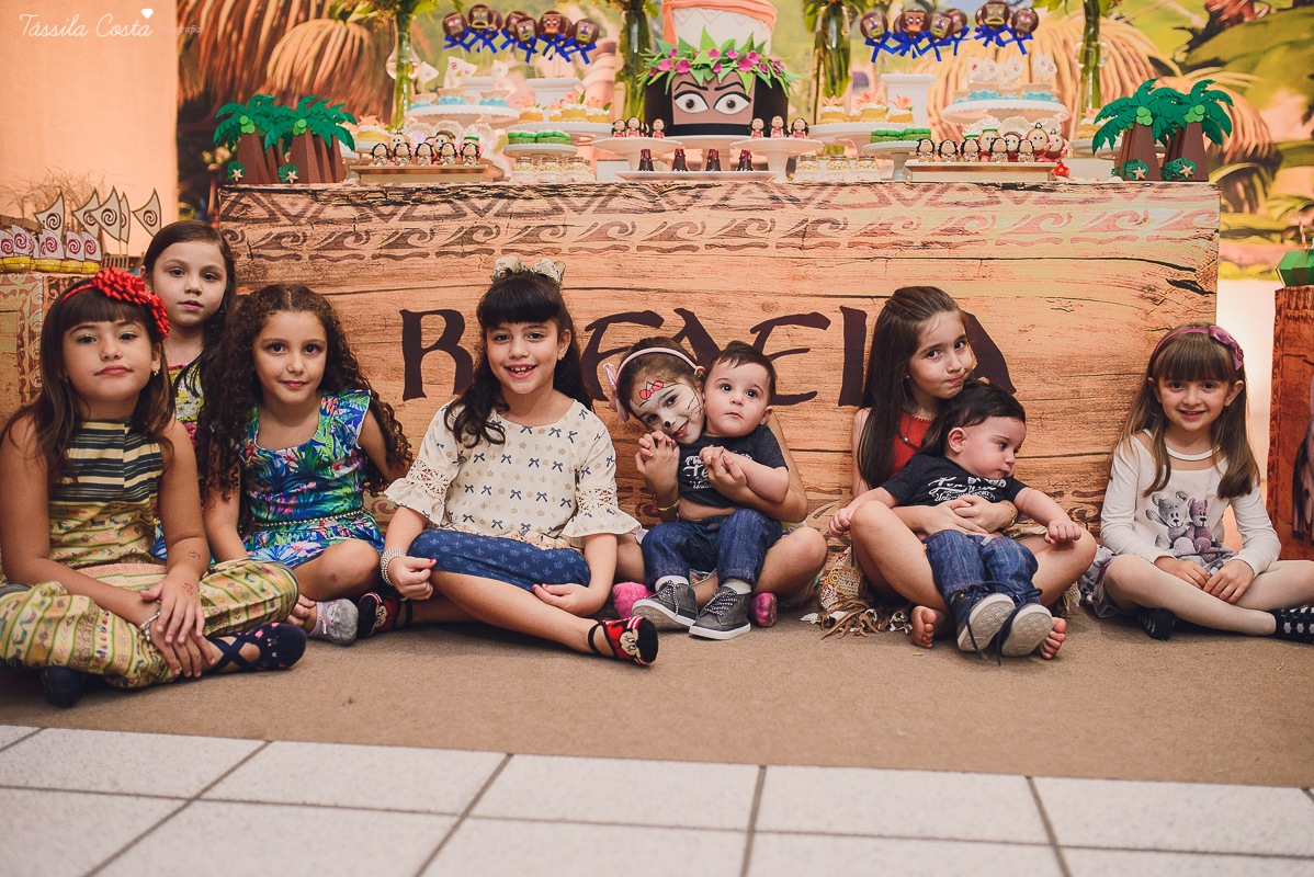 festa linda de menina no tema Moana, filme da Disney, by Camila Sarmento, festa chique feita na garagem de casa, m&atilde;e de menina, festa de menina 6 anos, doces by Julia Adami Cakes, t&aacute;ssila costa