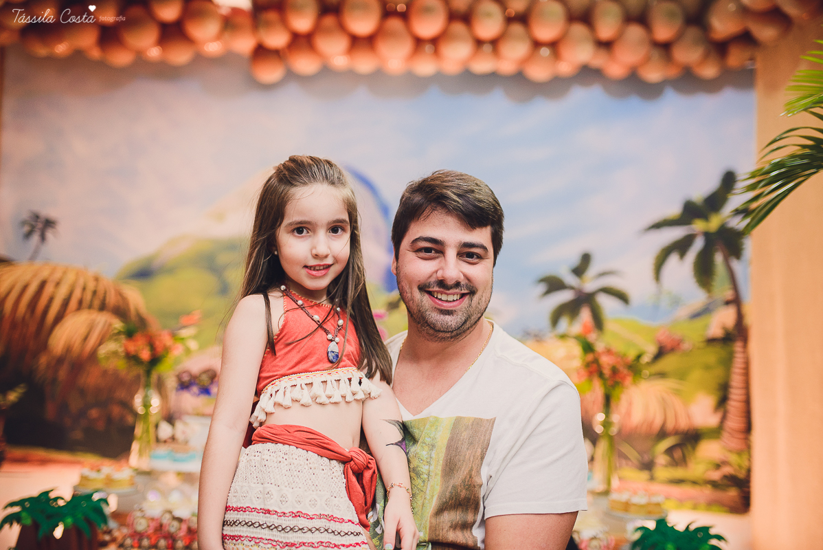 festa linda de menina no tema Moana, filme da Disney, by Camila Sarmento, festa chique feita na garagem de casa, m&atilde;e de menina, festa de menina 6 anos, doces by Julia Adami Cakes, t&aacute;ssila costa