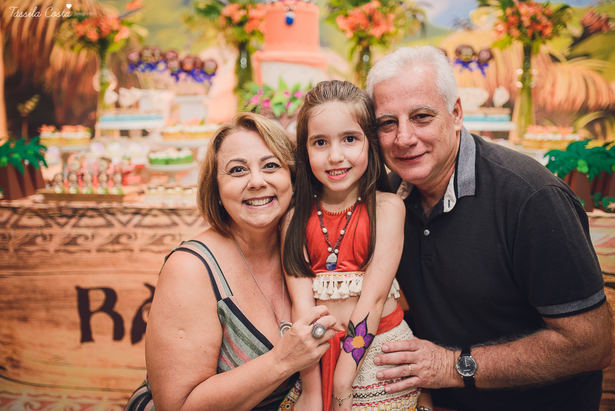 festa linda de menina no tema Moana, filme da Disney, by Camila Sarmento, festa chique feita na garagem de casa, m&atilde;e de menina, festa de menina 6 anos, doces by Julia Adami Cakes, t&aacute;ssila costa