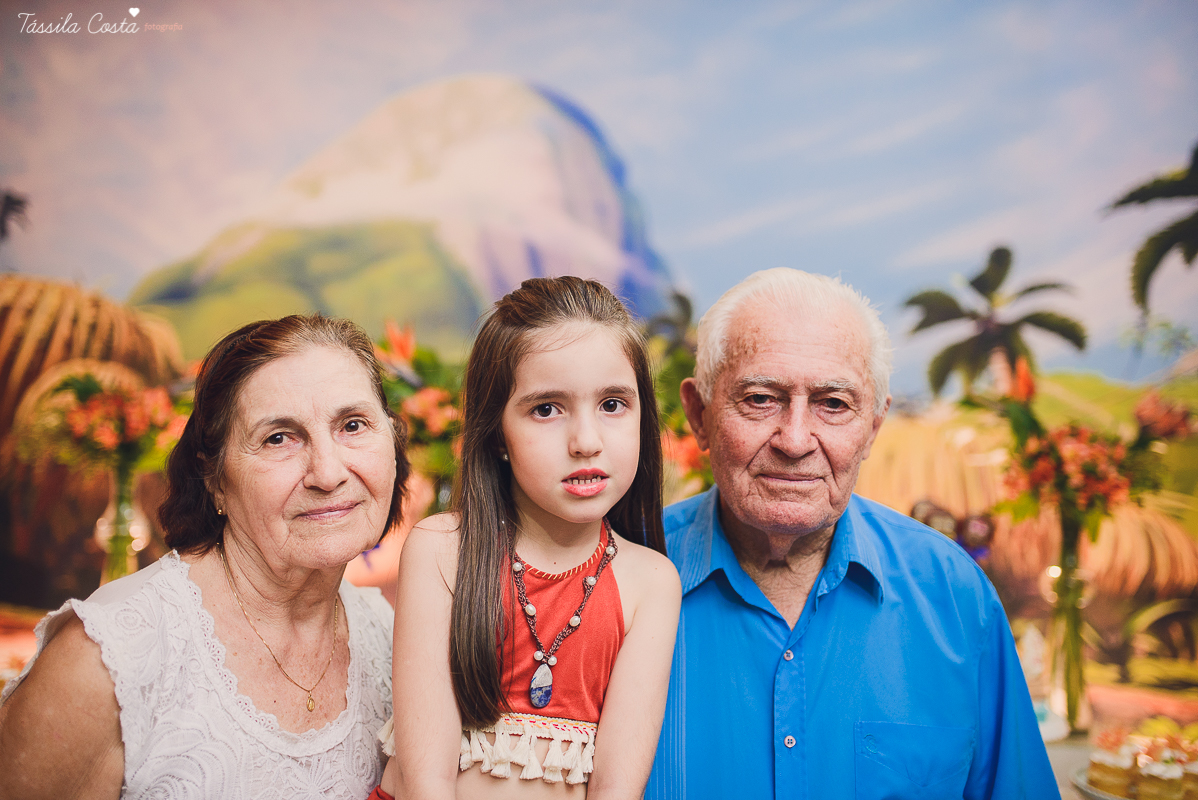 festa linda de menina no tema Moana, filme da Disney, by Camila Sarmento, festa chique feita na garagem de casa, m&atilde;e de menina, festa de menina 6 anos, doces by Julia Adami Cakes, t&aacute;ssila costa