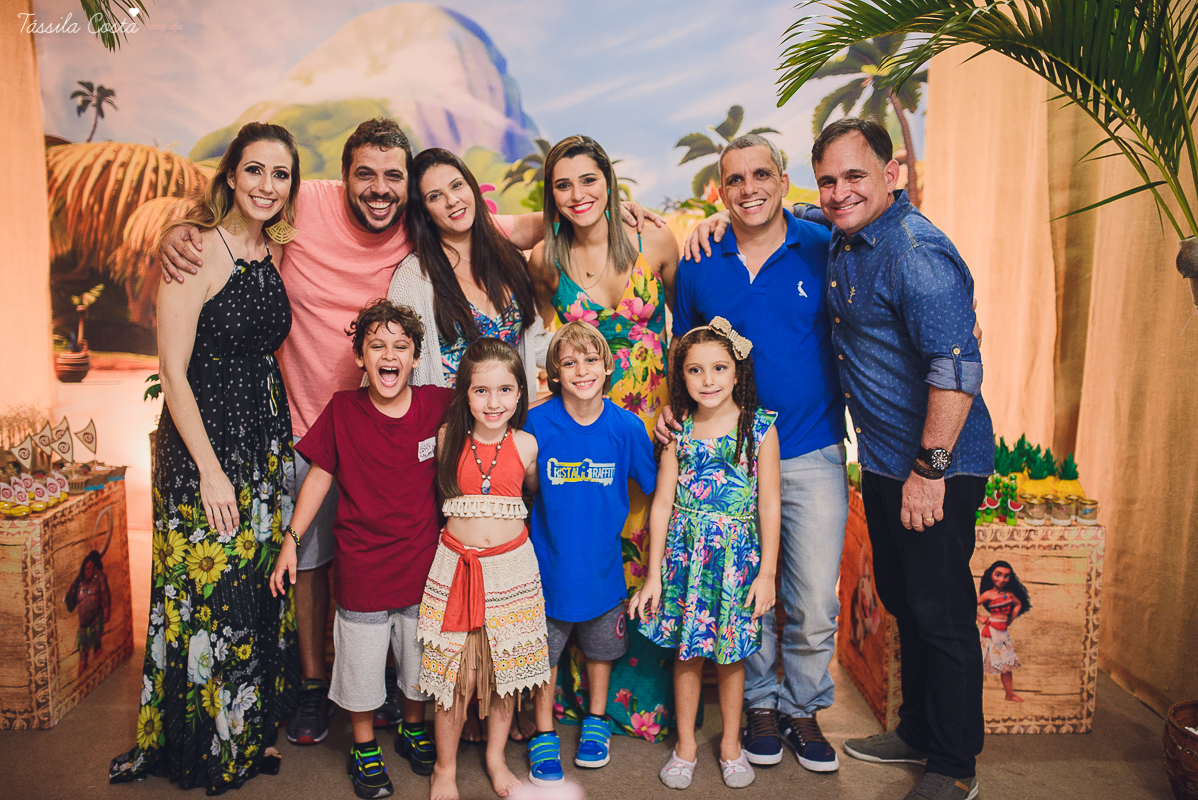 festa linda de menina no tema Moana, filme da Disney, by Camila Sarmento, festa chique feita na garagem de casa, m&atilde;e de menina, festa de menina 6 anos, doces by Julia Adami Cakes, t&aacute;ssila costa