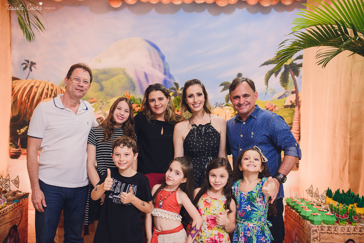 festa linda de menina no tema Moana, filme da Disney, by Camila Sarmento, festa chique feita na garagem de casa, m&atilde;e de menina, festa de menina 6 anos, doces by Julia Adami Cakes, t&aacute;ssila costa