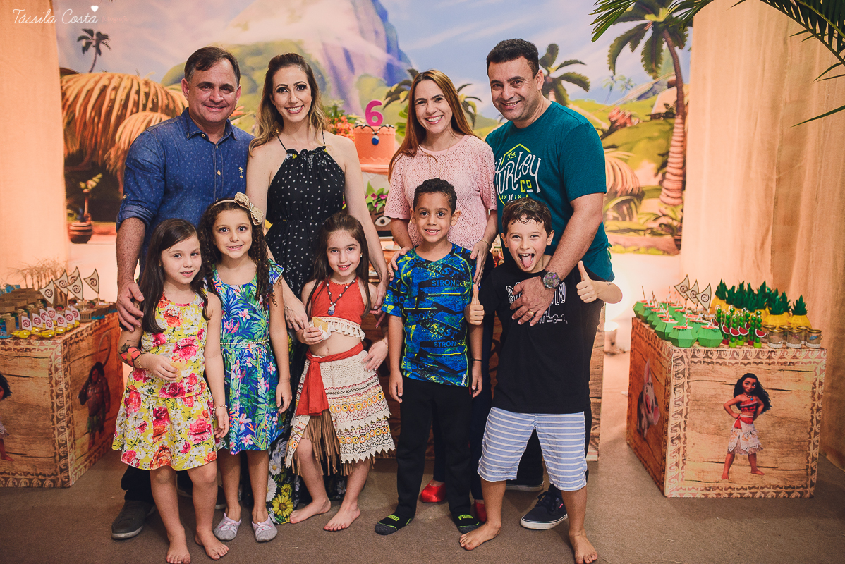 festa linda de menina no tema Moana, filme da Disney, by Camila Sarmento, festa chique feita na garagem de casa, m&atilde;e de menina, festa de menina 6 anos, doces by Julia Adami Cakes, t&aacute;ssila costa