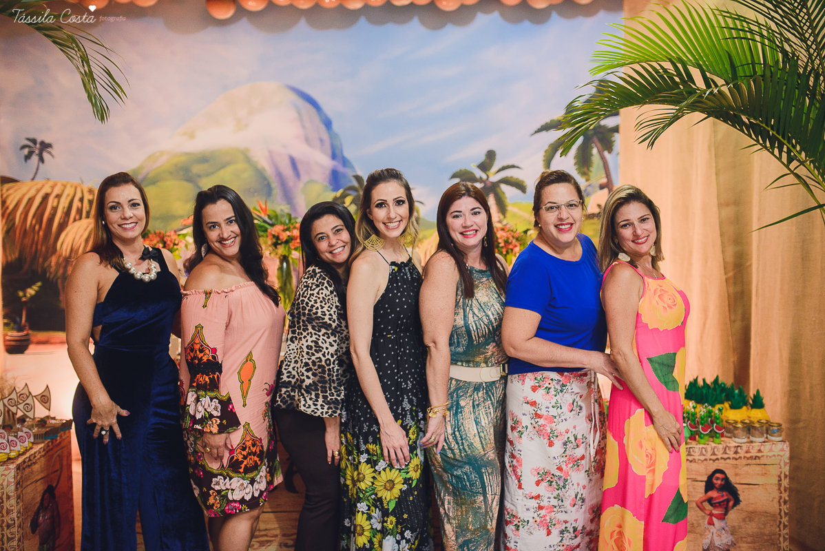 festa linda de menina no tema Moana, filme da Disney, by Camila Sarmento, festa chique feita na garagem de casa, m&atilde;e de menina, festa de menina 6 anos, doces by Julia Adami Cakes, t&aacute;ssila costa