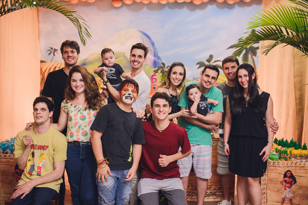 festa linda de menina no tema Moana, filme da Disney, by Camila Sarmento, festa chique feita na garagem de casa, m&atilde;e de menina, festa de menina 6 anos, doces by Julia Adami Cakes, t&aacute;ssila costa