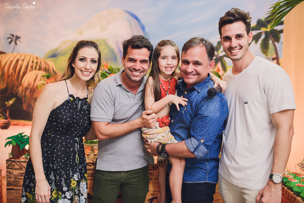 festa linda de menina no tema Moana, filme da Disney, by Camila Sarmento, festa chique feita na garagem de casa, m&atilde;e de menina, festa de menina 6 anos, doces by Julia Adami Cakes, t&aacute;ssila costa