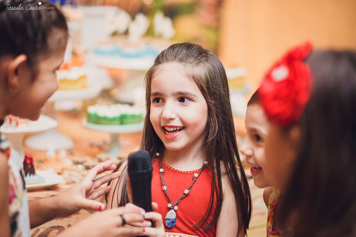 festa linda de menina no tema Moana, filme da Disney, by Camila Sarmento, festa chique feita na garagem de casa, m&atilde;e de menina, festa de menina 6 anos, doces by Julia Adami Cakes, t&aacute;ssila costa