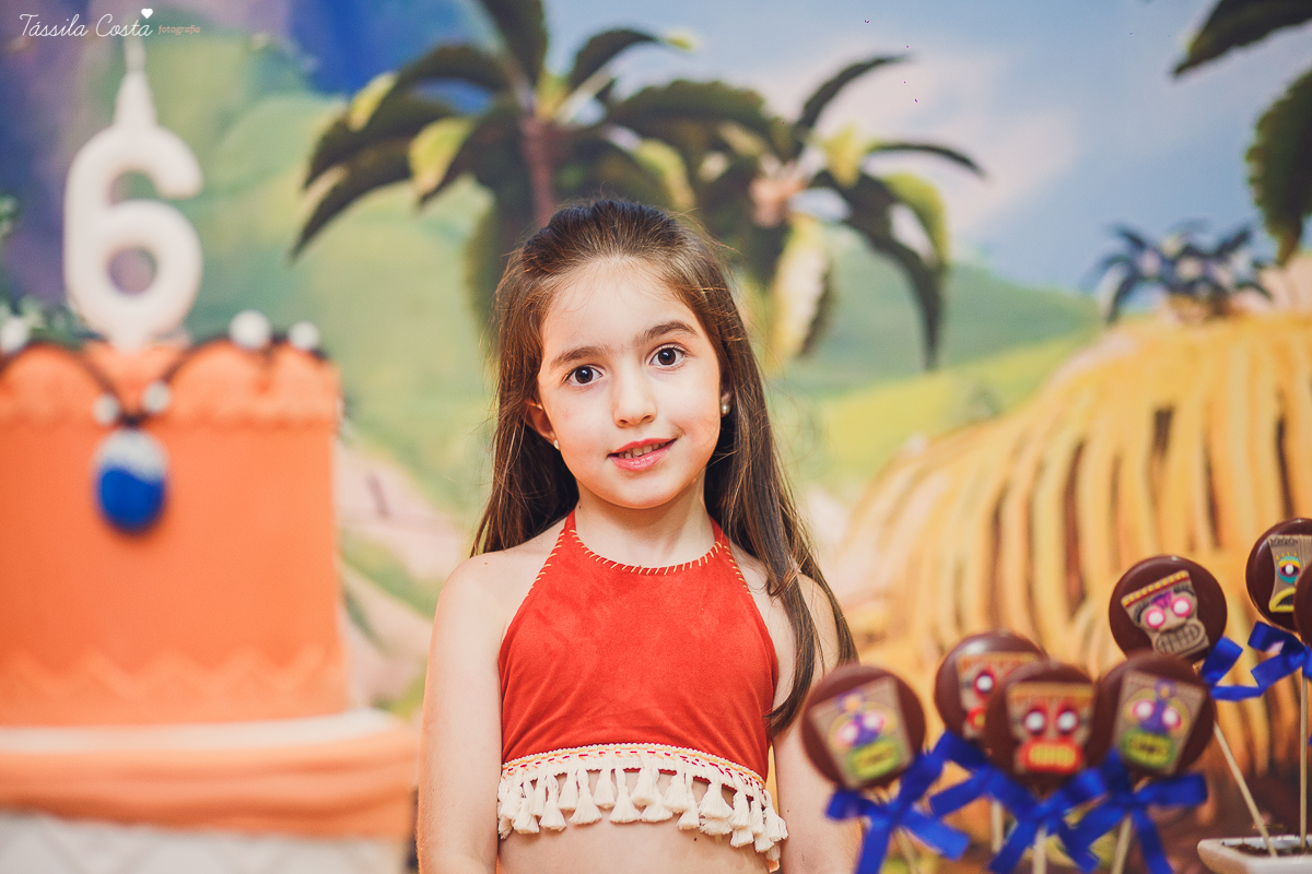 festa linda de menina no tema Moana, filme da Disney, by Camila Sarmento, festa chique feita na garagem de casa, m&atilde;e de menina, festa de menina 6 anos, doces by Julia Adami Cakes, t&aacute;ssila costa