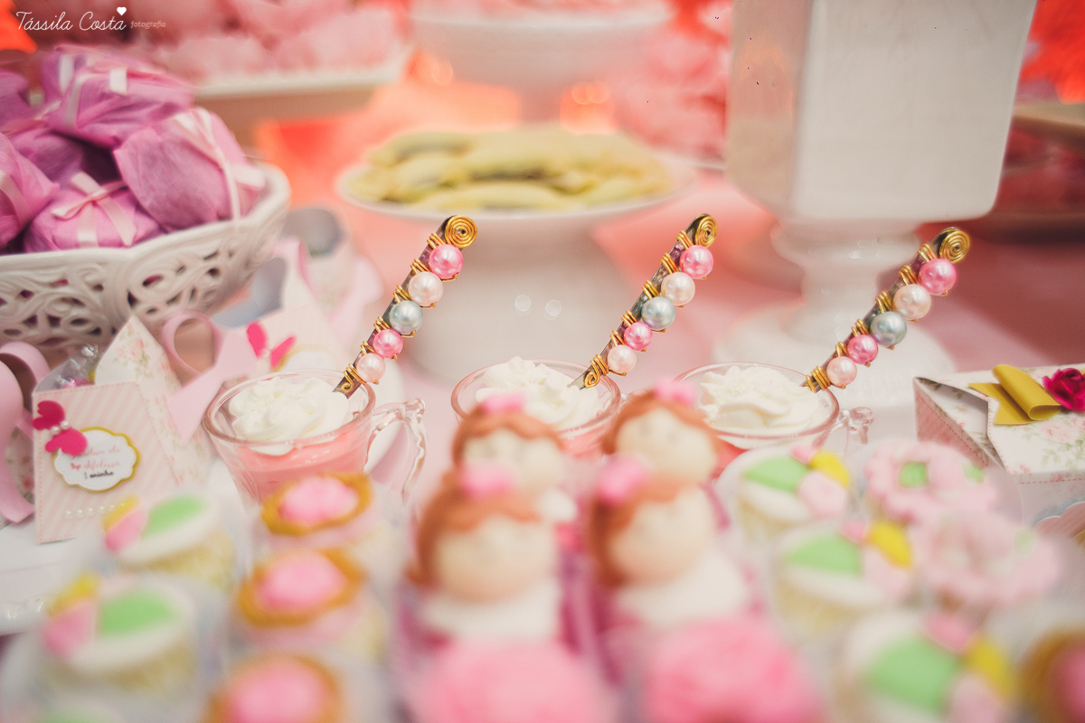 festa de menina, no tema Jardim, feita no cerimonial Balladas Kids, Serra ES, mam&atilde;e de primeira viagem, decora&ccedil;&atilde;o linda by Karina Melotti, fotos t&aacute;ssila costa, fotografia de festa infantil