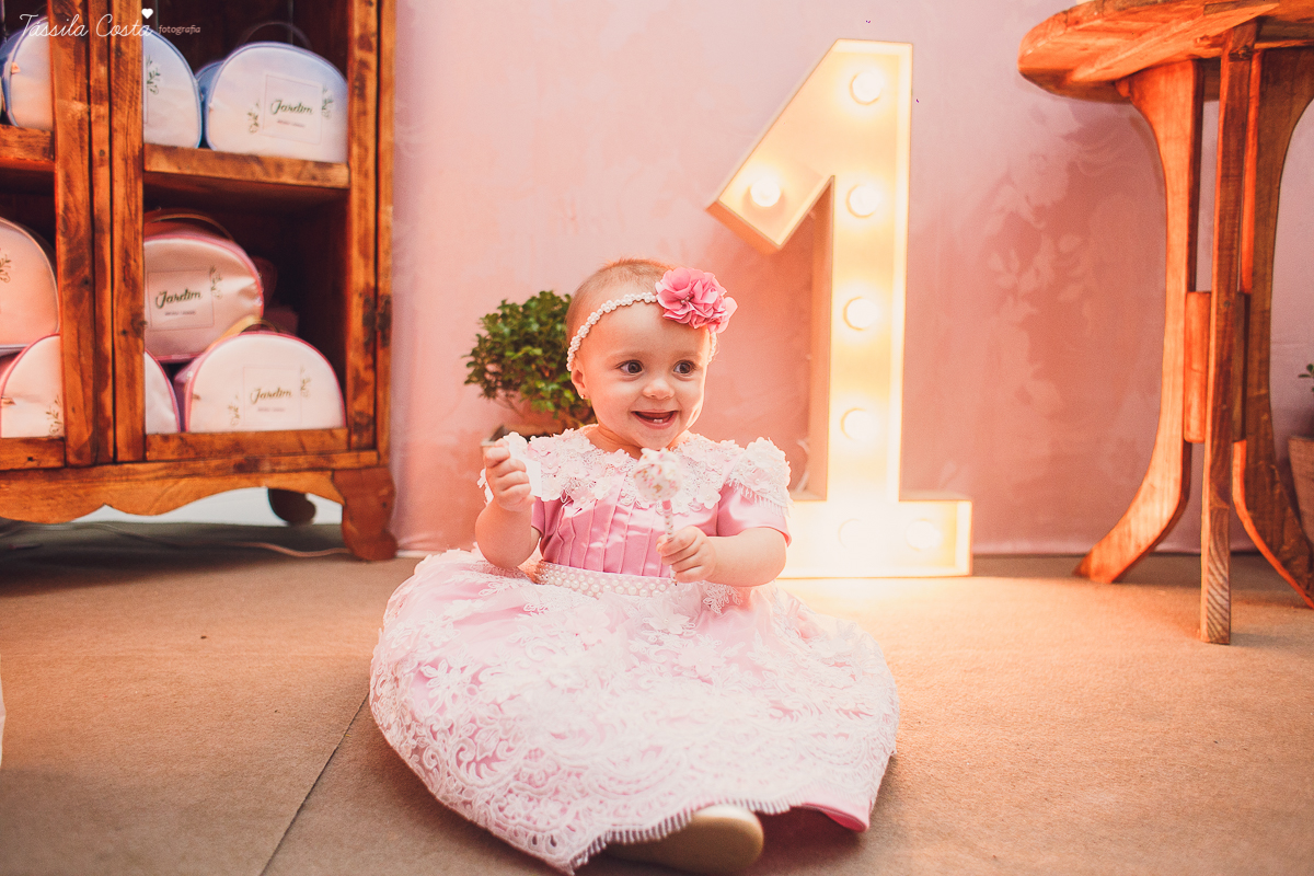 festa de menina, no tema Jardim, feita no cerimonial Balladas Kids, Serra ES, mam&atilde;e de primeira viagem, decora&ccedil;&atilde;o linda by Karina Melotti, fotos t&aacute;ssila costa, fotografia de festa infantil