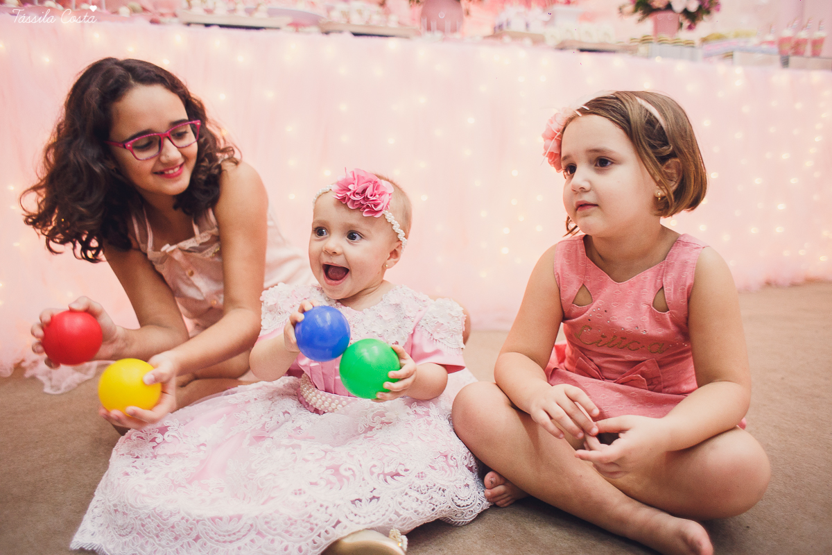 festa de menina, no tema Jardim, feita no cerimonial Balladas Kids, Serra ES, mam&atilde;e de primeira viagem, decora&ccedil;&atilde;o linda by Karina Melotti, fotos t&aacute;ssila costa, fotografia de festa infantil