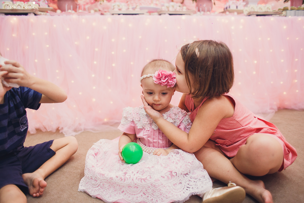 festa de menina, no tema Jardim, feita no cerimonial Balladas Kids, Serra ES, mam&atilde;e de primeira viagem, decora&ccedil;&atilde;o linda by Karina Melotti, fotos t&aacute;ssila costa, fotografia de festa infantil