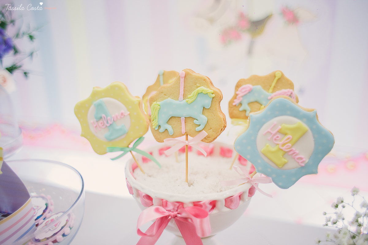 festa  no tema carrossel, no cerimonial Lollypop em Vit&oacute;ria ES, fotografia de festa infantil em Vit&oacute;ria, decore by Av Design, bolo lindo da Juliana Marculano