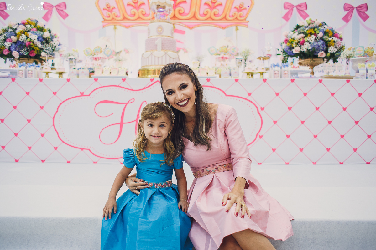 festa  no tema carrossel, no cerimonial Lollypop em Vit&oacute;ria ES, fotografia de festa infantil em Vit&oacute;ria, decore by Av Design, bolo lindo da Juliana Marculano