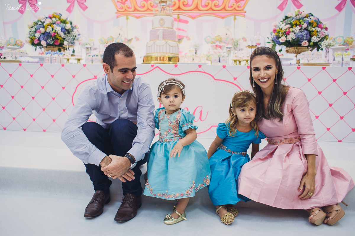 festa  no tema carrossel, no cerimonial Lollypop em Vit&oacute;ria ES, fotografia de festa infantil em Vit&oacute;ria, decore by Av Design, bolo lindo da Juliana Marculano