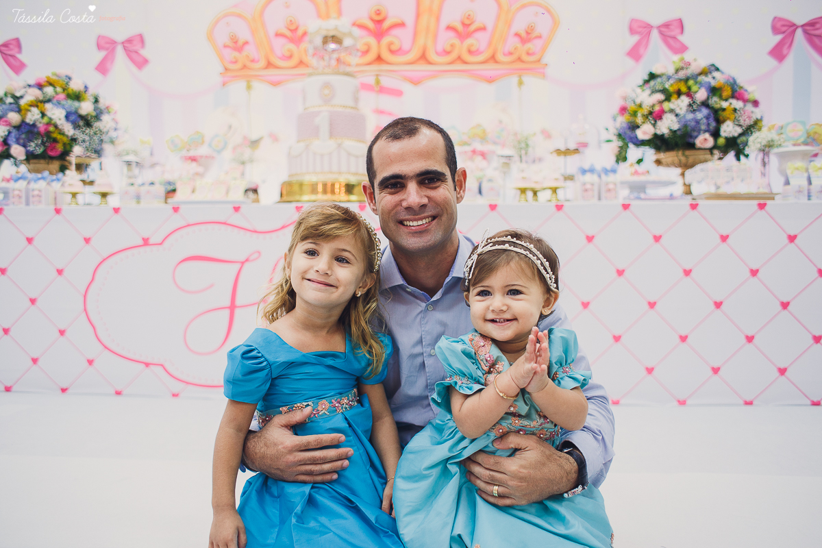 festa  no tema carrossel, no cerimonial Lollypop em Vit&oacute;ria ES, fotografia de festa infantil em Vit&oacute;ria, decore by Av Design, bolo lindo da Juliana Marculano