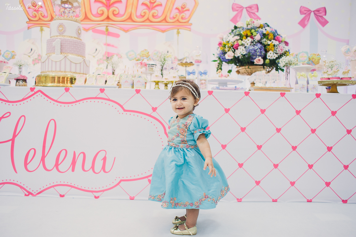 festa  no tema carrossel, no cerimonial Lollypop em Vit&oacute;ria ES, fotografia de festa infantil em Vit&oacute;ria, decore by Av Design, bolo lindo da Juliana Marculano