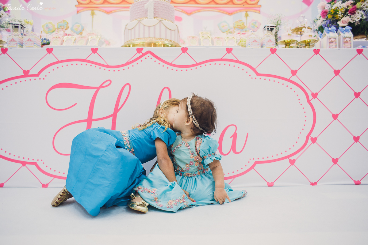 festa  no tema carrossel, no cerimonial Lollypop em Vit&oacute;ria ES, fotografia de festa infantil em Vit&oacute;ria, decore by Av Design, bolo lindo da Juliana Marculano