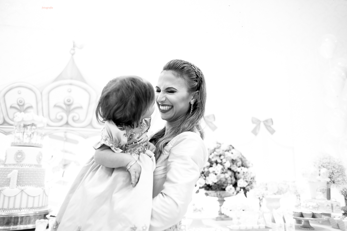 festa  no tema carrossel, no cerimonial Lollypop em Vit&oacute;ria ES, fotografia de festa infantil em Vit&oacute;ria, decore by Av Design, bolo lindo da Juliana Marculano