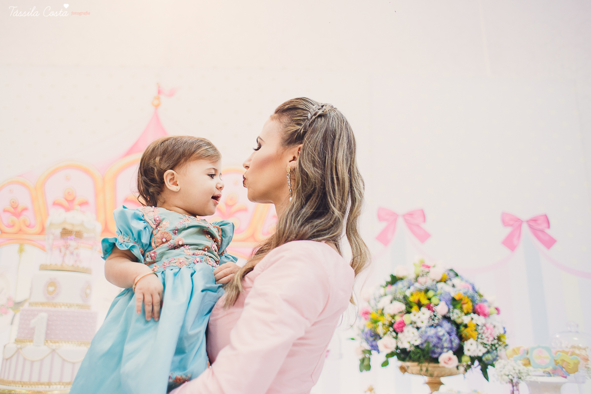 festa  no tema carrossel, no cerimonial Lollypop em Vit&oacute;ria ES, fotografia de festa infantil em Vit&oacute;ria, decore by Av Design, bolo lindo da Juliana Marculano