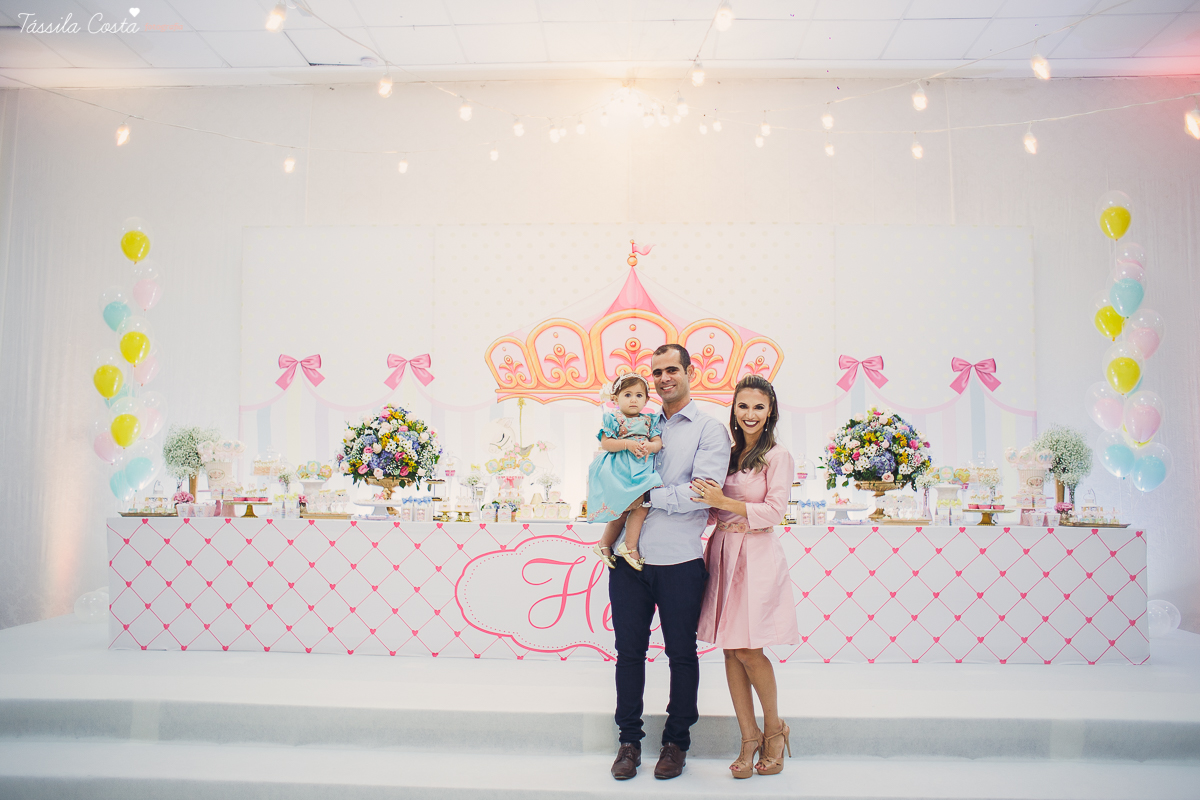 festa  no tema carrossel, no cerimonial Lollypop em Vit&oacute;ria ES, fotografia de festa infantil em Vit&oacute;ria, decore by Av Design, bolo lindo da Juliana Marculano