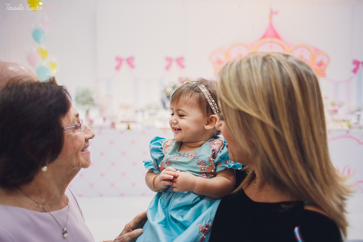 festa  no tema carrossel, no cerimonial Lollypop em Vit&oacute;ria ES, fotografia de festa infantil em Vit&oacute;ria, decore by Av Design, bolo lindo da Juliana Marculano