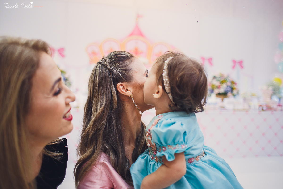 festa  no tema carrossel, no cerimonial Lollypop em Vit&oacute;ria ES, fotografia de festa infantil em Vit&oacute;ria, decore by Av Design, bolo lindo da Juliana Marculano