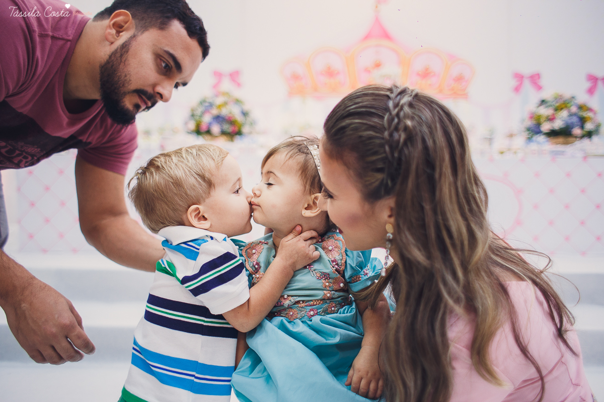festa  no tema carrossel, no cerimonial Lollypop em Vit&oacute;ria ES, fotografia de festa infantil em Vit&oacute;ria, decore by Av Design, bolo lindo da Juliana Marculano