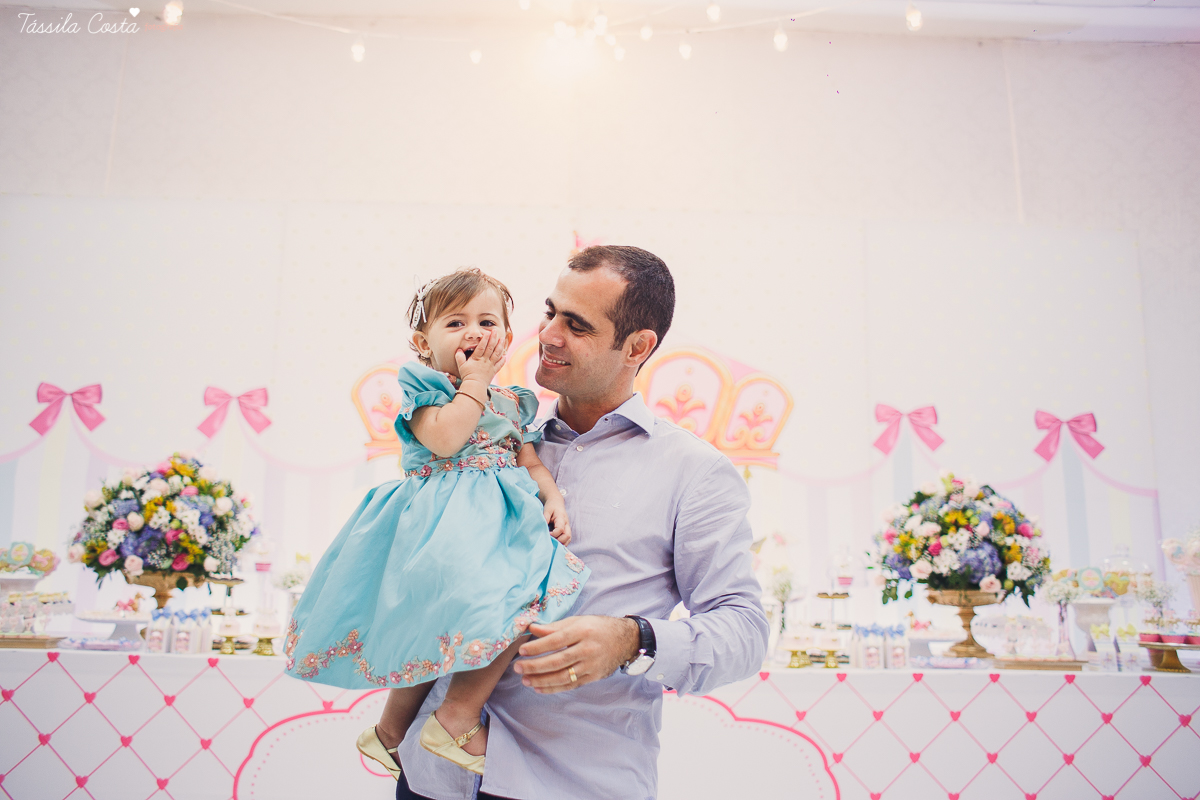 festa  no tema carrossel, no cerimonial Lollypop em Vit&oacute;ria ES, fotografia de festa infantil em Vit&oacute;ria, decore by Av Design, bolo lindo da Juliana Marculano