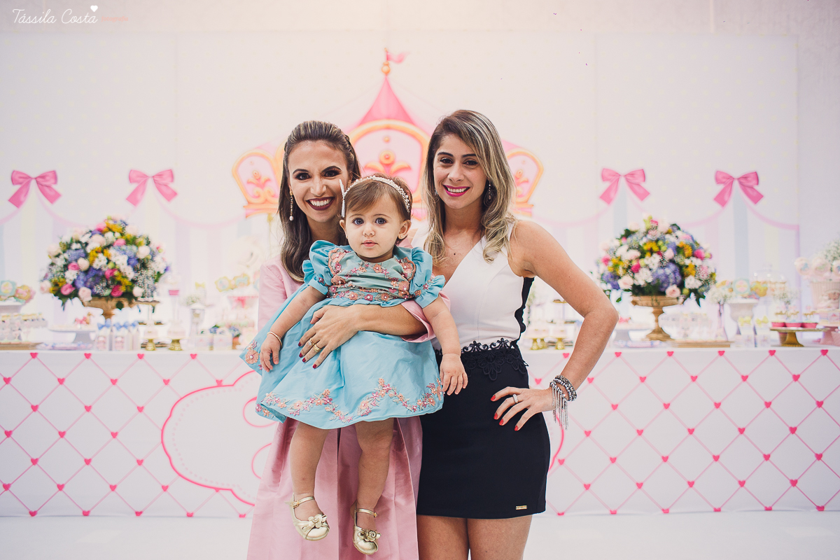 festa  no tema carrossel, no cerimonial Lollypop em Vit&oacute;ria ES, fotografia de festa infantil em Vit&oacute;ria, decore by Av Design, bolo lindo da Juliana Marculano