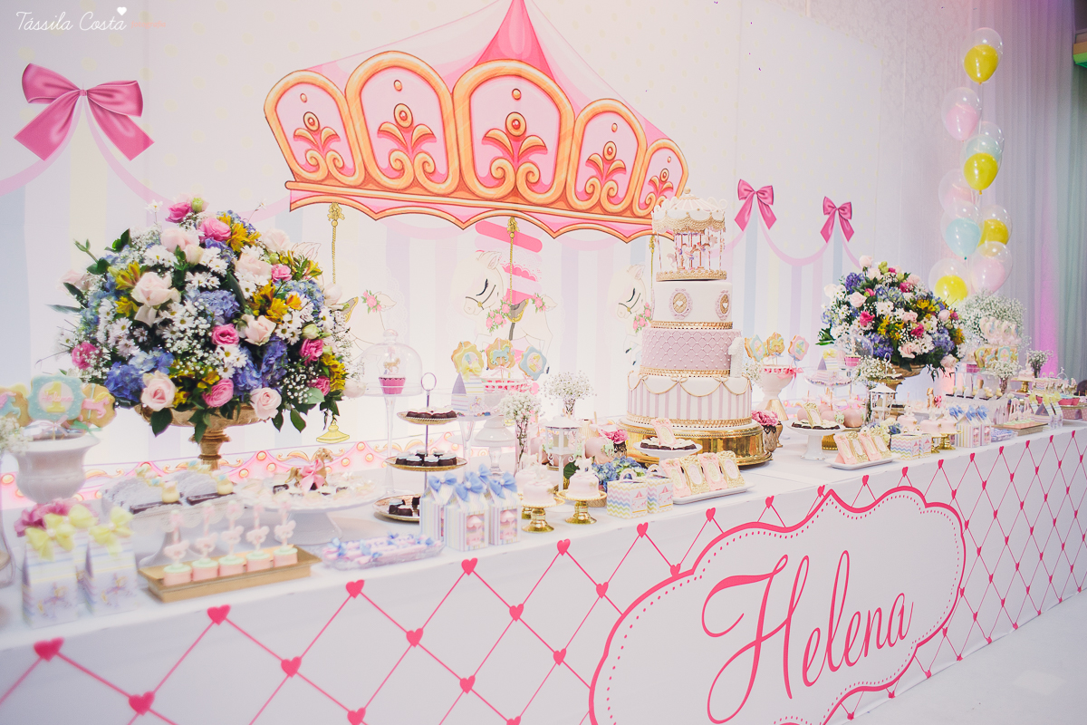 festa  no tema carrossel, no cerimonial Lollypop em Vit&oacute;ria ES, fotografia de festa infantil em Vit&oacute;ria, decore by Av Design, bolo lindo da Juliana Marculano