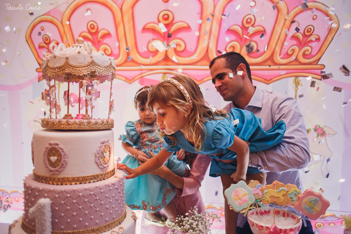 festa  no tema carrossel, no cerimonial Lollypop em Vit&oacute;ria ES, fotografia de festa infantil em Vit&oacute;ria, decore by Av Design, bolo lindo da Juliana Marculano