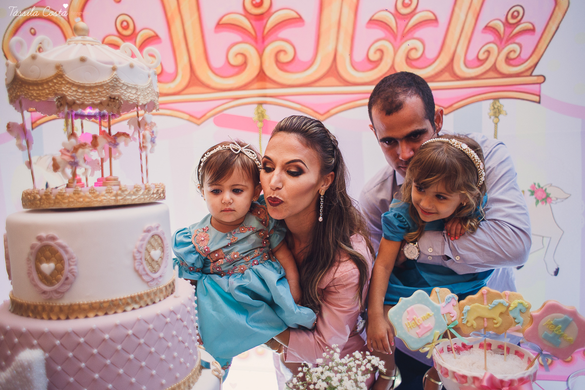 festa  no tema carrossel, no cerimonial Lollypop em Vit&oacute;ria ES, fotografia de festa infantil em Vit&oacute;ria, decore by Av Design, bolo lindo da Juliana Marculano