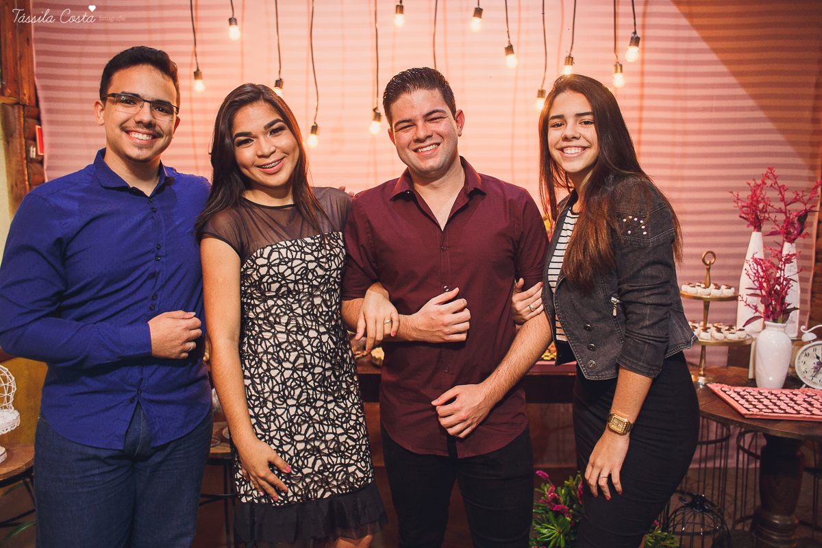 NOIVADO LINDO, IGREJA ASSEMBLEIA DE DEUS, NOIVOS APAIXONADOS, DECORACAO DE NOIVO LINDA, THAMIRES E BRUNO, FOTOS DE NOIVADO