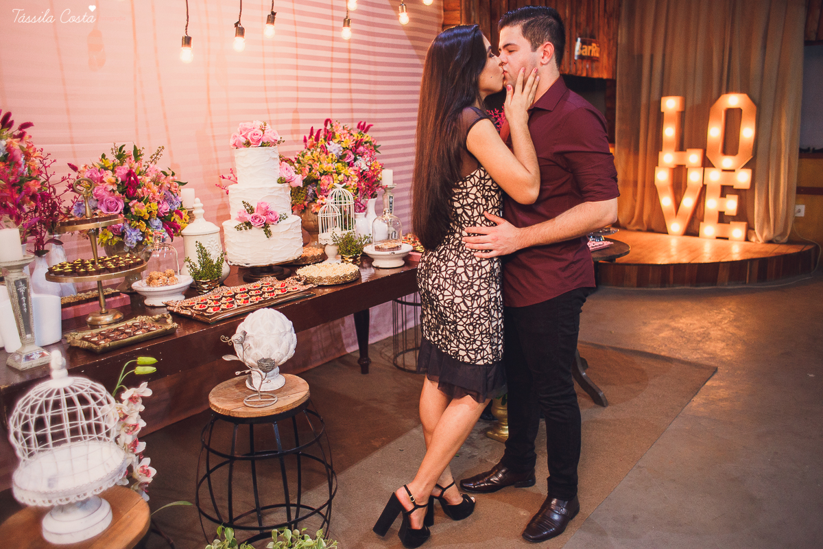 NOIVADO LINDO, IGREJA ASSEMBLEIA DE DEUS, NOIVOS APAIXONADOS, DECORACAO DE NOIVO LINDA, THAMIRES E BRUNO, FOTOS DE NOIVADO