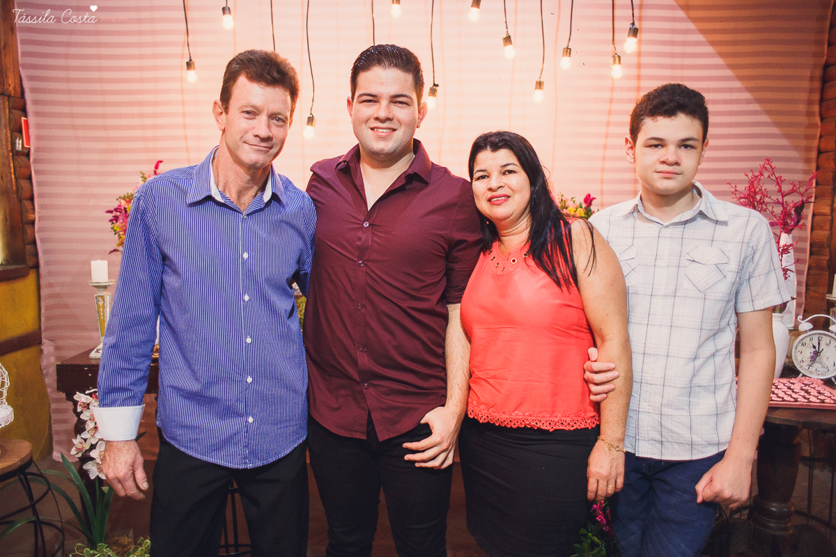 NOIVADO LINDO, IGREJA ASSEMBLEIA DE DEUS, NOIVOS APAIXONADOS, DECORACAO DE NOIVO LINDA, THAMIRES E BRUNO, FOTOS DE NOIVADO