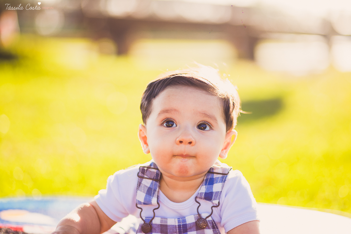 fotos feitas no por do sol, em vitória es, equipamento fotográfico 6D, CANON, fotos de ensaio externo de família, bebê de 6 meses, pais de menino