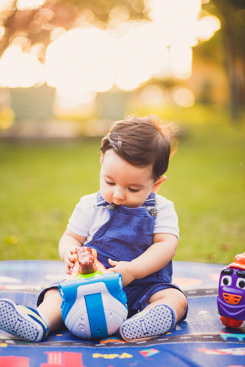 fotos feitas no por do sol, em vitória es, equipamento fotográfico 6D, CANON, fotos de ensaio externo de família, bebê de 6 meses, pais de menino