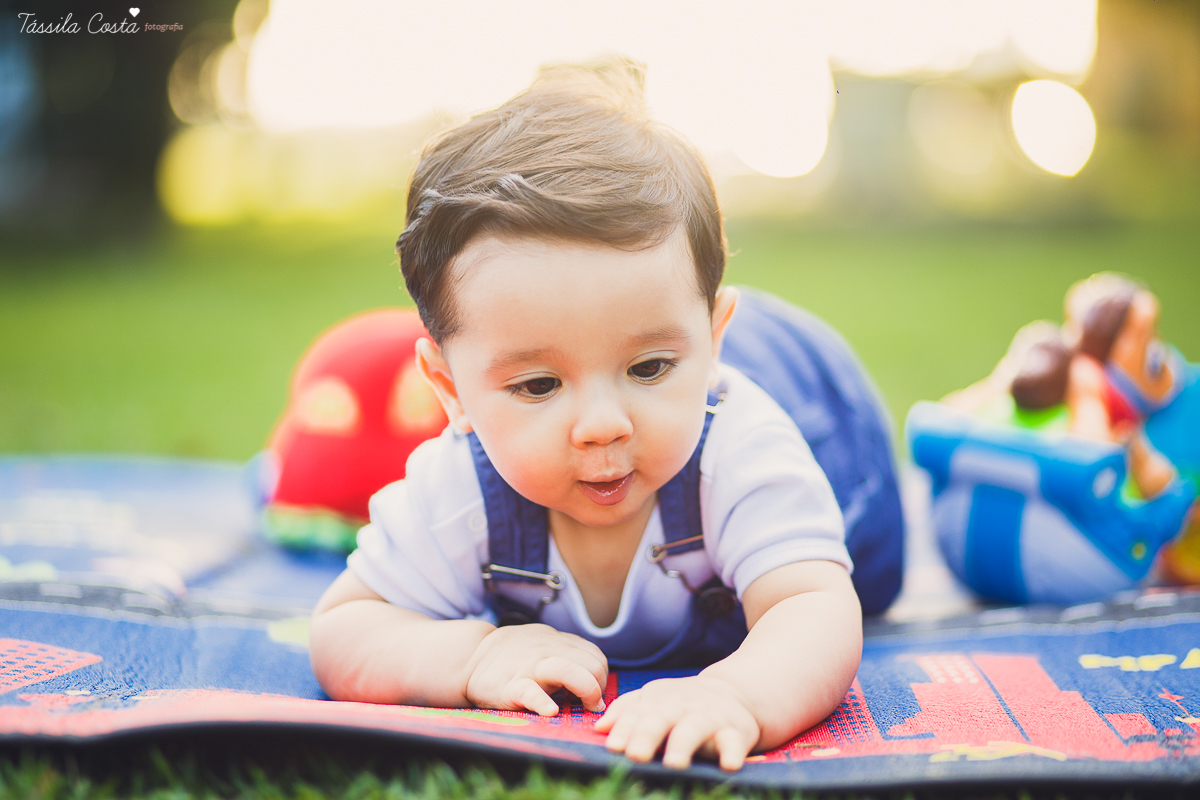 fotos feitas no por do sol, em vitória es, equipamento fotográfico 6D, CANON, fotos de ensaio externo de família, bebê de 6 meses, pais de menino