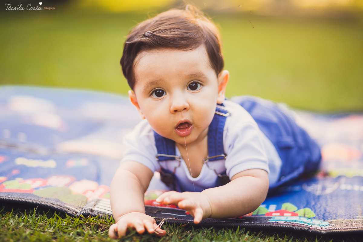 fotos feitas no por do sol, em vitória es, equipamento fotográfico 6D, CANON, fotos de ensaio externo de família, bebê de 6 meses, pais de menino