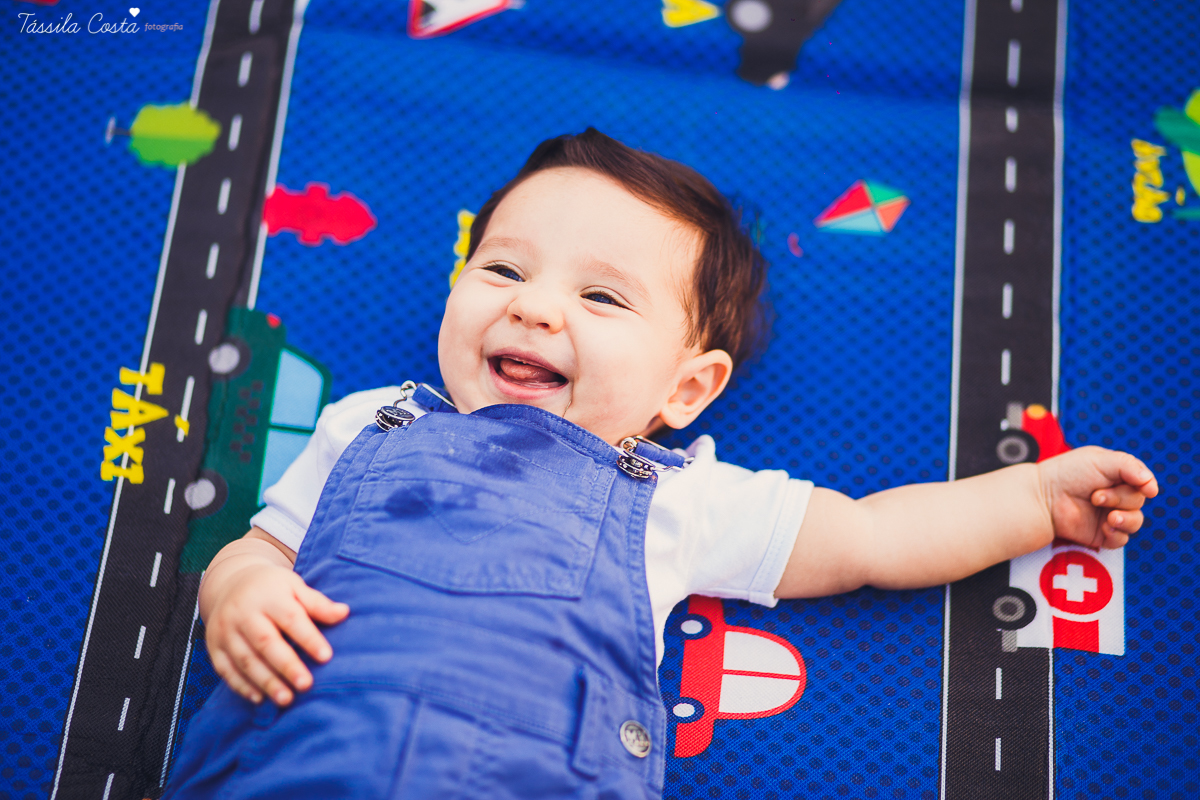 fotos feitas no por do sol, em vitória es, equipamento fotográfico 6D, CANON, fotos de ensaio externo de família, bebê de 6 meses, pais de menino