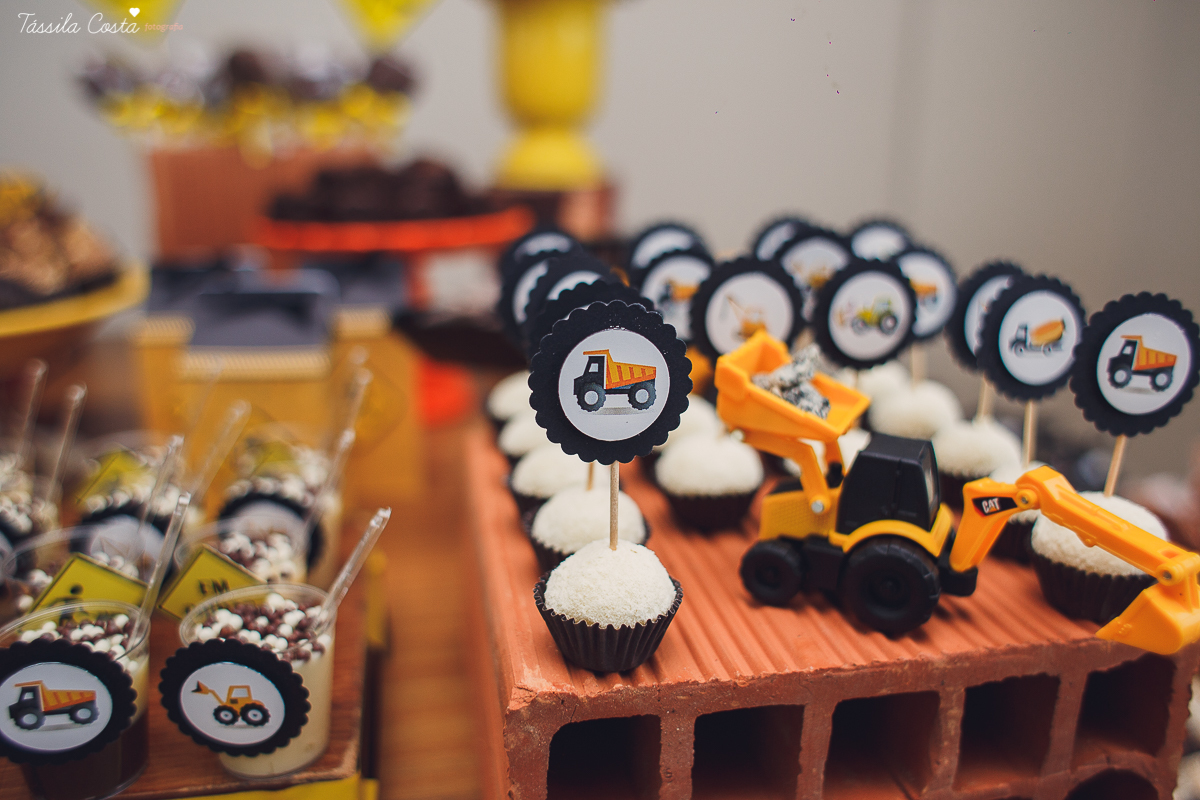 festa no tema caminhão, fotos de aniversário infantil em vitória es, tássila costa fotografia, mae de menino, mundo azul, festa de aniversário de 2 anos