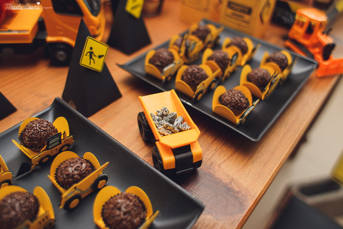 festa no tema caminhão, fotos de aniversário infantil em vitória es, tássila costa fotografia, mae de menino, mundo azul, festa de aniversário de 2 anos