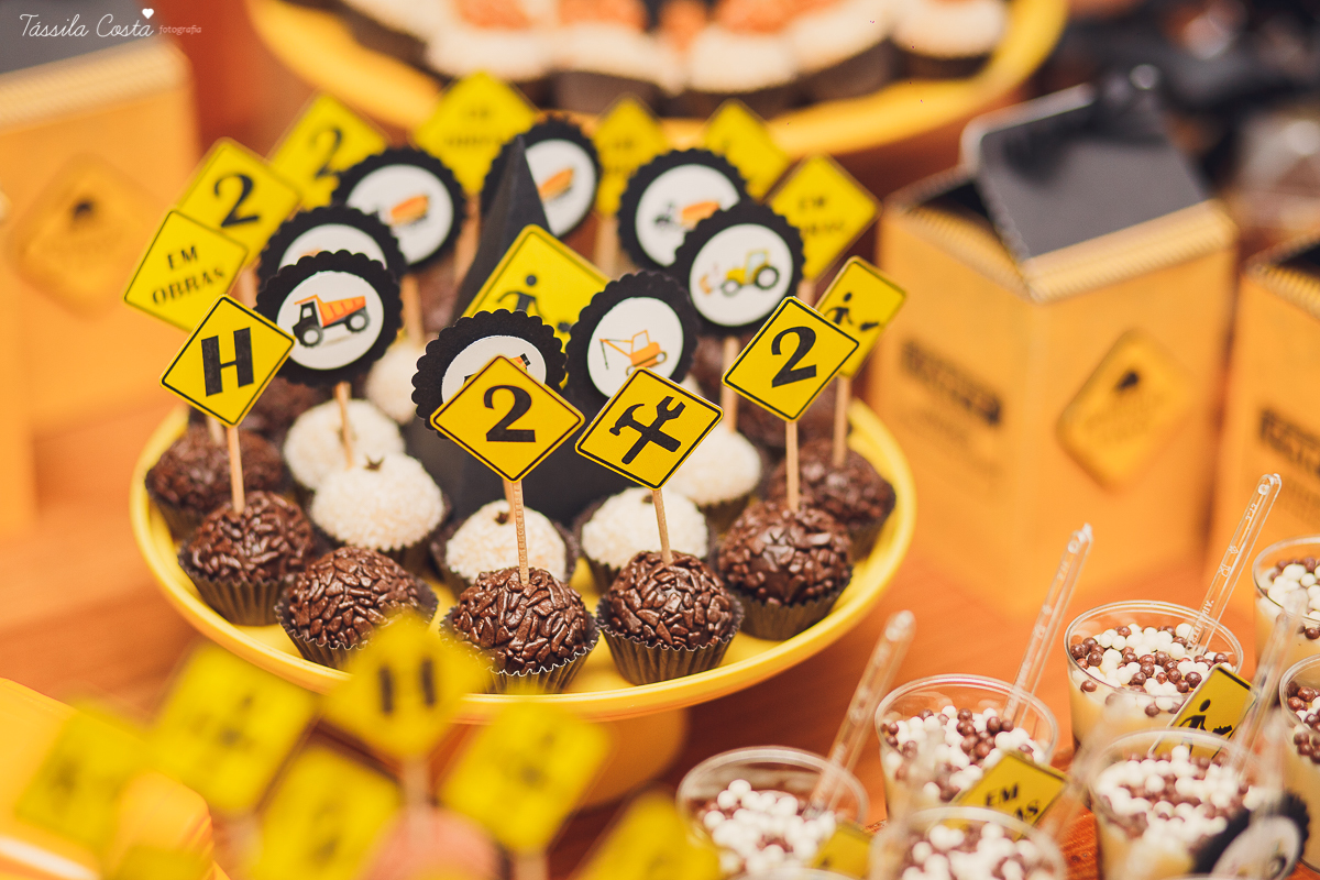 festa no tema caminhão, fotos de aniversário infantil em vitória es, tássila costa fotografia, mae de menino, mundo azul, festa de aniversário de 2 anos