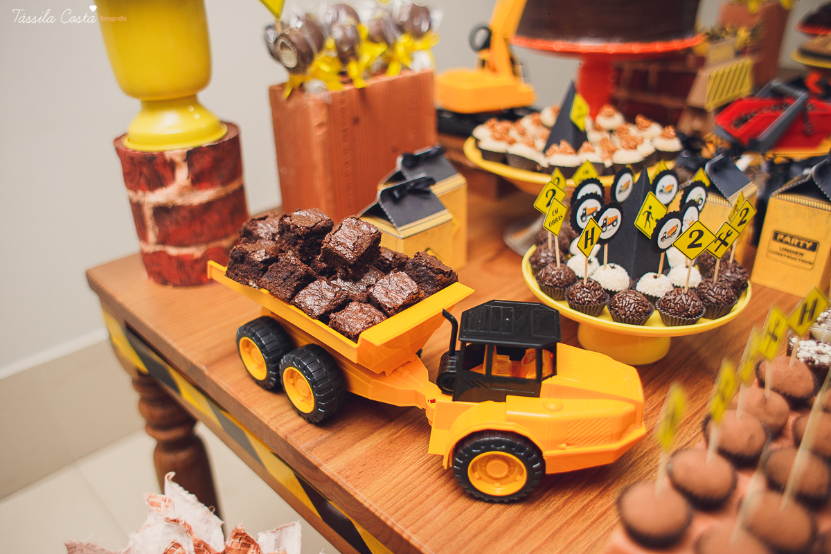 festa no tema caminhão, fotos de aniversário infantil em vitória es, tássila costa fotografia, mae de menino, mundo azul, festa de aniversário de 2 anos