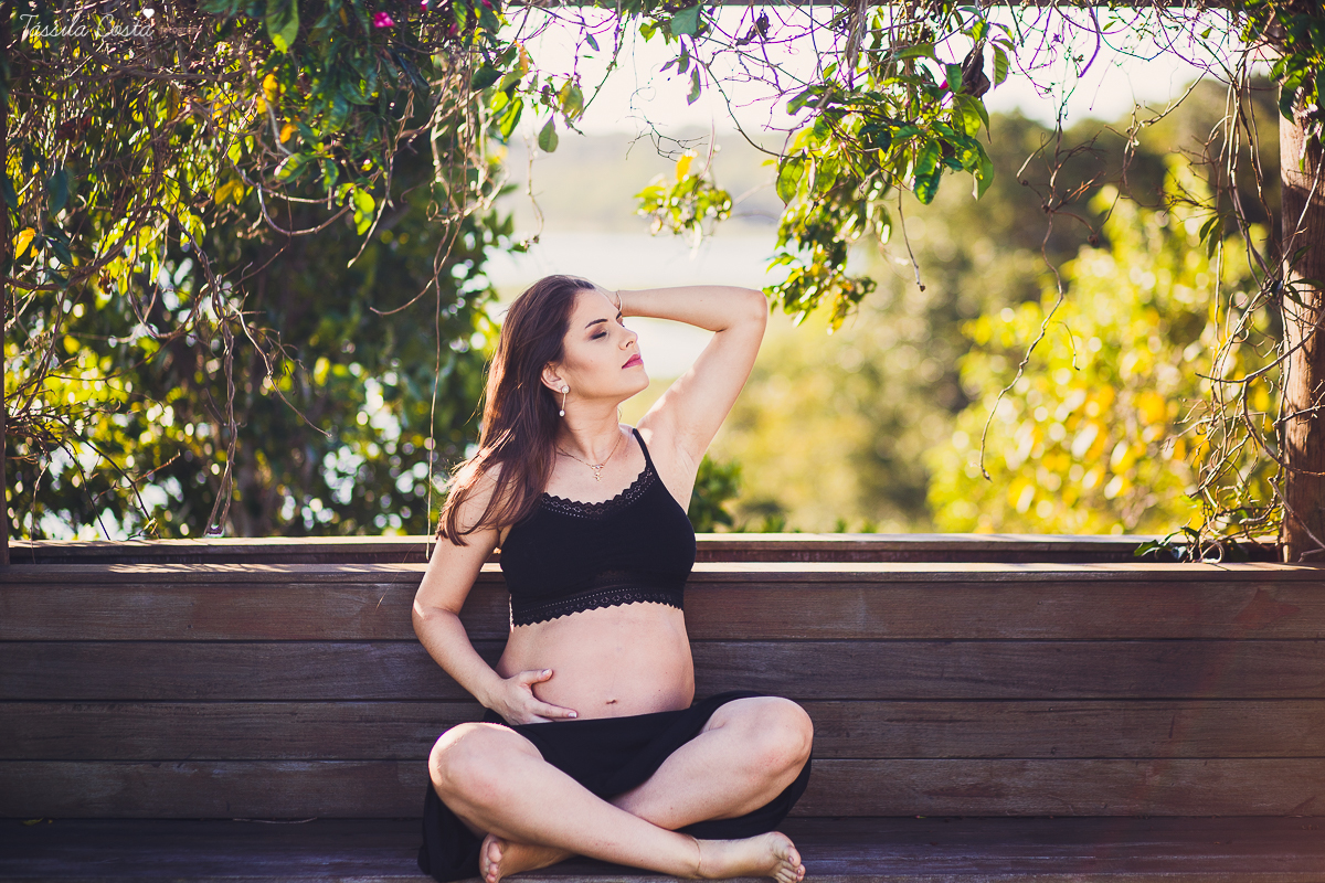 fotos de gestante, feitas no por do sol, em Vitória ES, ensaio fotográfico apaixonante, fotos lindas de grávida, fotos de casal feita com por do sol, papais de primeira viagem, mundo rosa, luiza vem aí, tássila costa fotografia