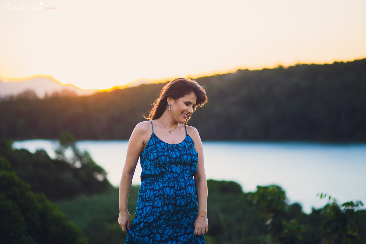 fotos de gestante, feitas no por do sol, em Vitória ES, ensaio fotográfico apaixonante, fotos lindas de grávida, fotos de casal feita com por do sol, papais de primeira viagem, mundo rosa, luiza vem aí, tássila costa fotografia