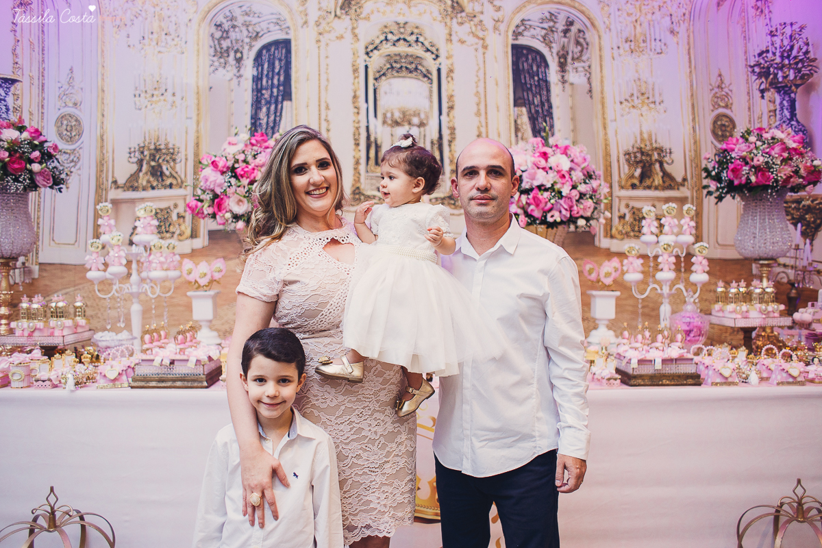 festa linda, princesa sofia, sofia 1 ano, tema castelo da Sofia, mãe de menino e menina, festa em vila Velha, Praia da costa, madrinha ama, mundo rosa, decoração rosa, decoração by Algodão Doce festas, cerimonial Lipe e Cia